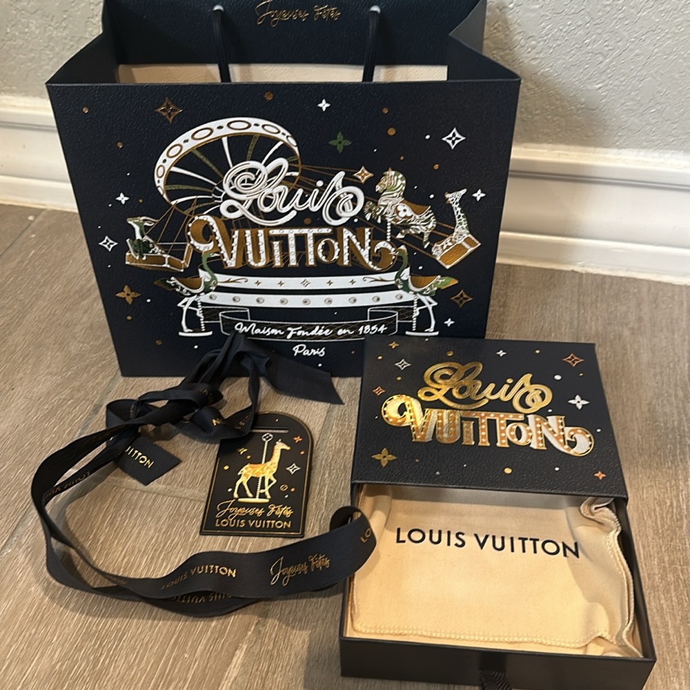 Louis Vuitton holiday 2024 Limited edition gift box small and shopping bag
